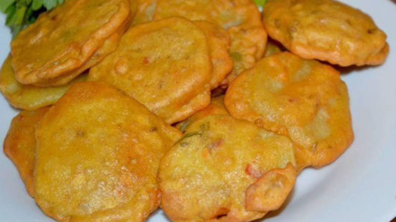 Crispy Aloo Pakora / Potato Fritters