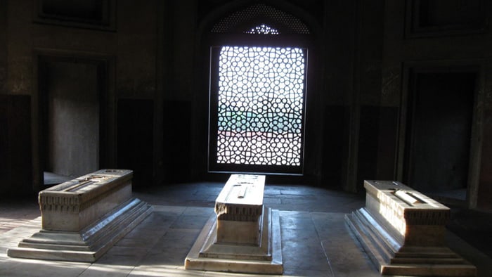 Humayun Tomb inside