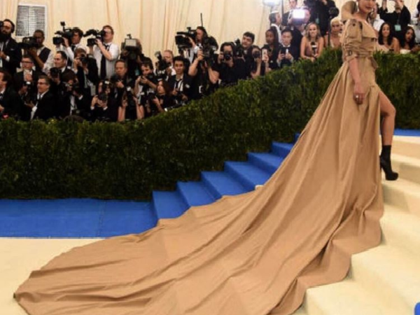 Priyanka Chopra’s Trench Coat at Met Gala is the Latest Buzz