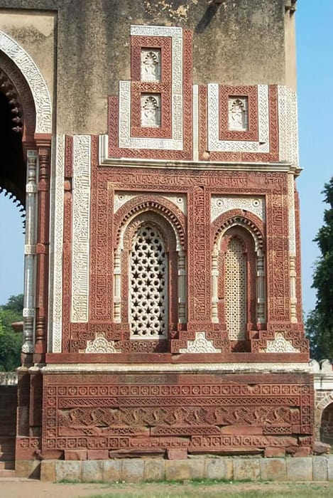 Alai Darwaza window