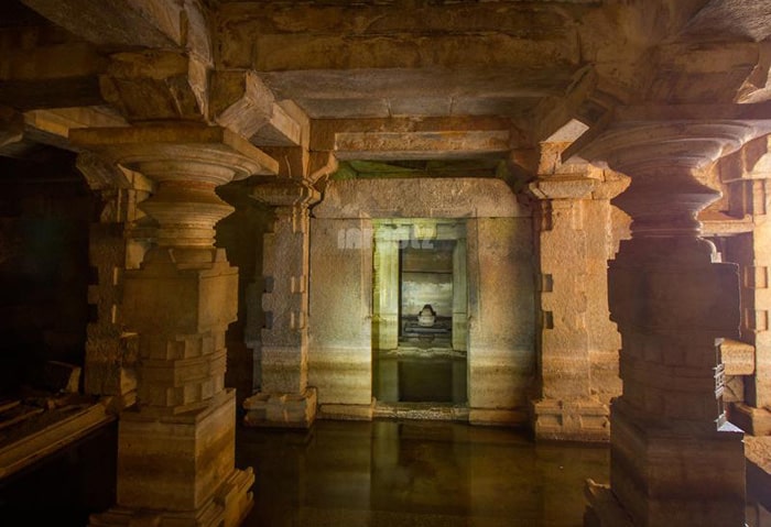 underground-virupaksha-temple-hampi-5