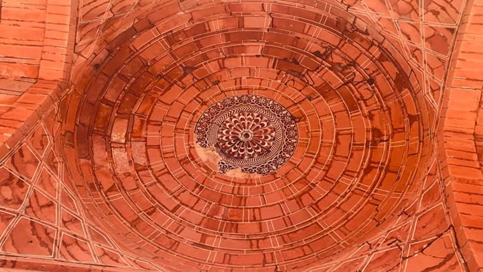 Buland Darwaza ceiling